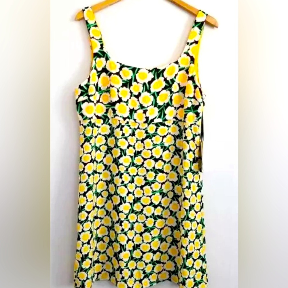 NWT DVF for Target Dress Size 12.Chic Floral Design-Flattering above knee dress